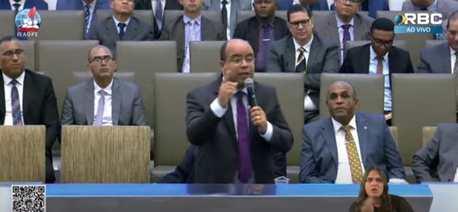 Pastor causa polêmica ao condenar 