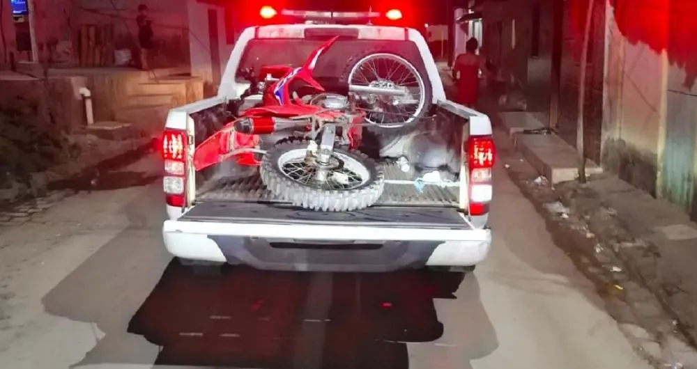 Motorista bêbado bate em viatura policial, em Murici