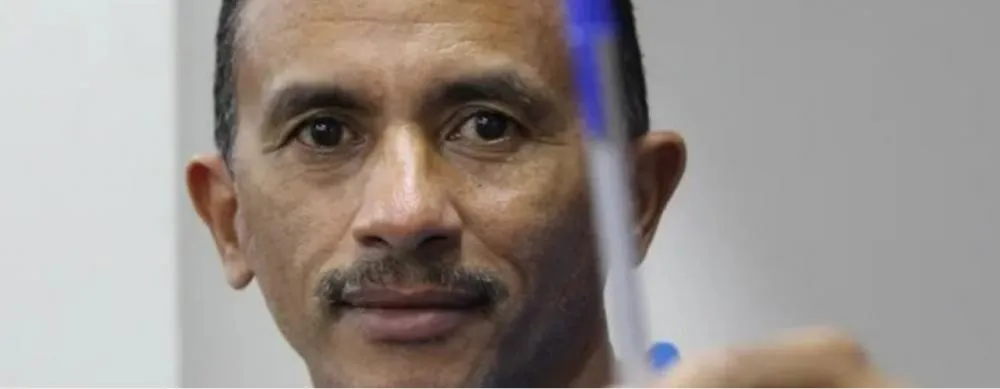 Caneta Azul: mais do que o declínio financeiro, a falência moral