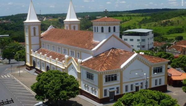 Vista da Igreja Matriz Nossa Senhora do Carmo, cartão-postal da pequena cidade mineira de Arcos
