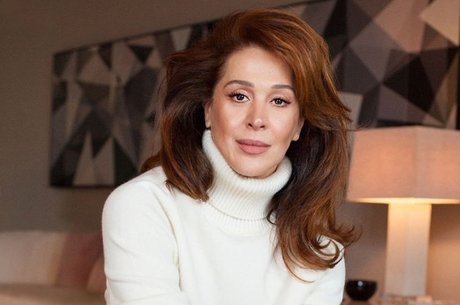 Claudia Raia rebate acusações de prática ilegal de profissão Reprodução/Instagram