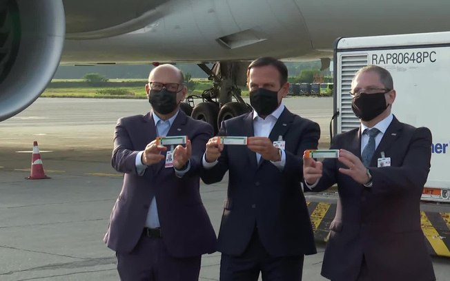 Reprodução/TV Globo Governo do estado recebem insumos da Coronavac em Guarulhos