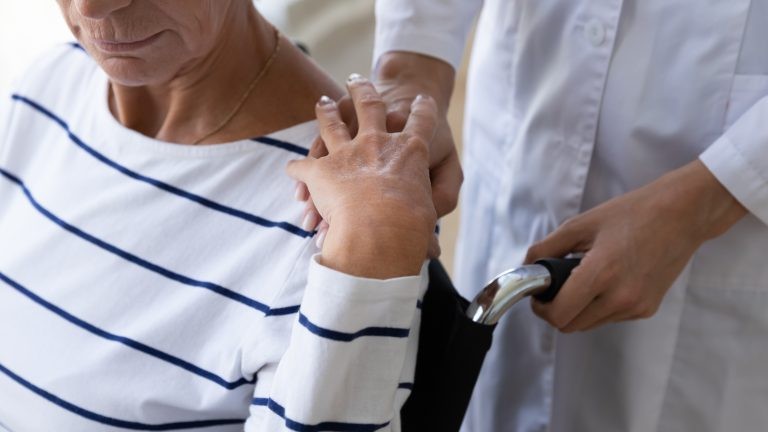 Objetivo é inserir, na legislação sobre idosos, punições mais severas pra crimes previstos no Código Penal - (Foto: Depositphotos)