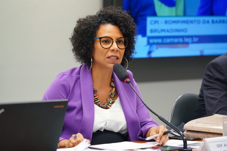 Áurea Carolina: cavernas poderão ser impactadas de forma irreversível - (Foto: Pablo Valadares/Câmara dos Deputados)