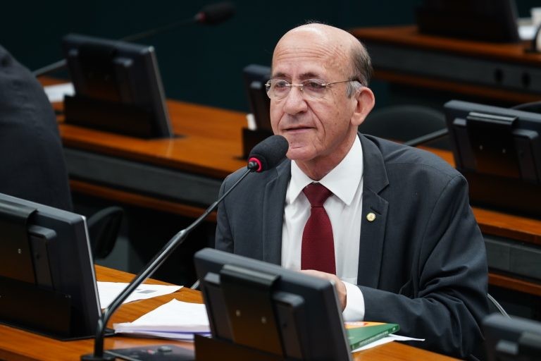 Rubens Otoni: regra atual compromete orçamento dos municípios - (Foto: Pablo Valadares/Câmara dos Deputados)