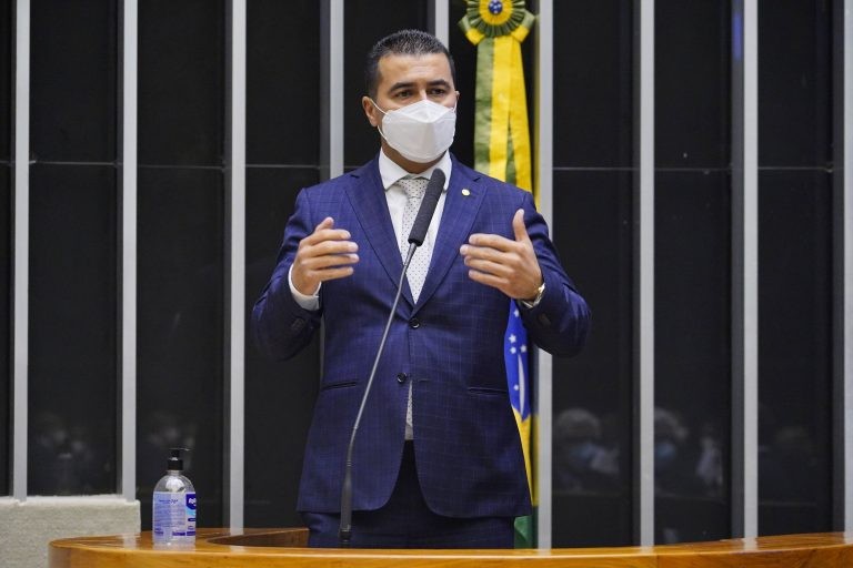 Miranda: saque-aniversário devia beneficiar o trabalhador mas é consumido em juros - (Foto: Pablo Valadares/Câmara dos Deputados)