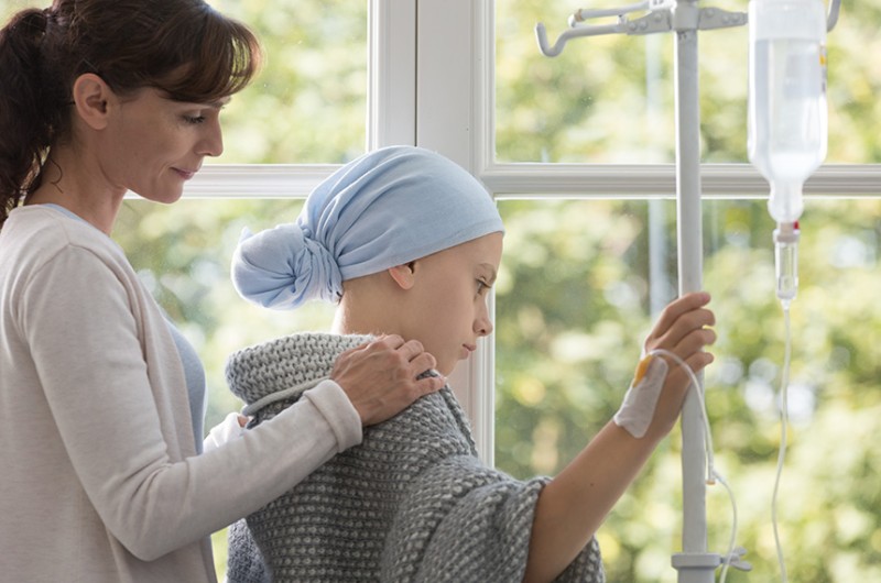 Norma foi sancioada com vetos e busca reduzir a mortalidade e o abandono do tratamento de crianças e adolescentes com câncer, na faixa etária de 0 a 19 anos - Getty Images/iStockphoto