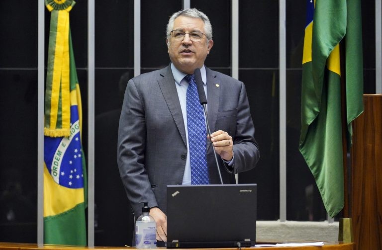Padilha: proposta garante direito a representação sindical de trabalhadores “pejotizados” - (Foto: Pablo Valadares/Câmara dos Deputados)