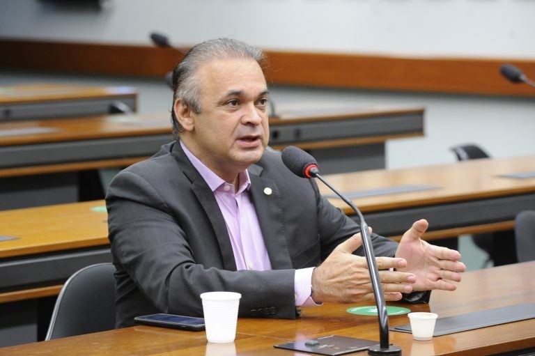 O autor da proposta, deputado Roberto de Lucena - (Foto: Gustavo Sales/Câmara dos Deputados)