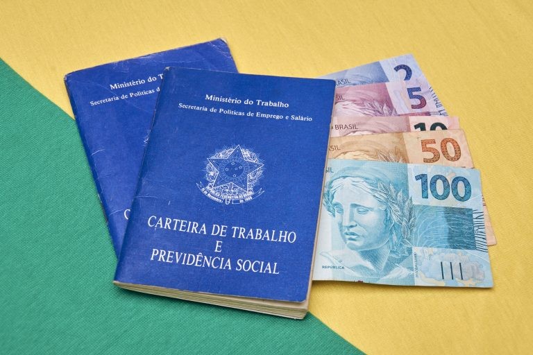 Autor da proposta argumenta que a Constituição não faz diferença entre o tipo de demissão - (Foto: cifotart?/Depositphotos)