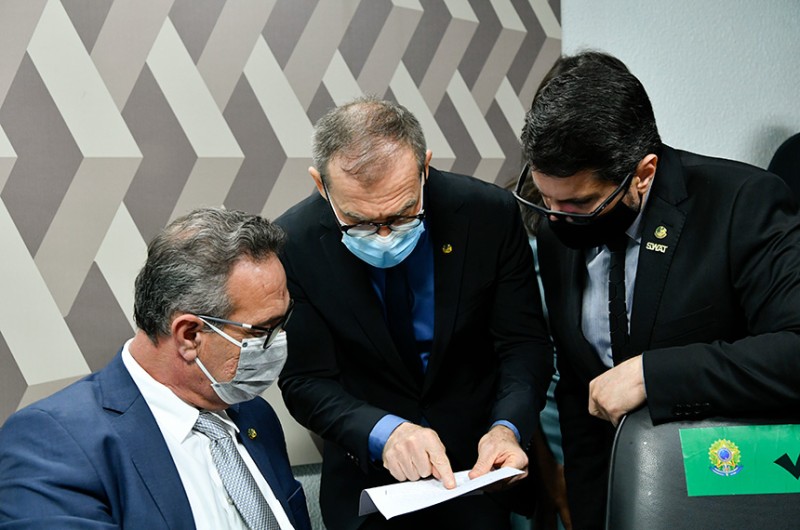 Senadores discutem o texto do projeto na última reunião da CCJ - Geraldo Magela/Agência Senado