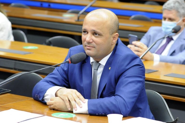 Vitor Hugo: empresas com poder econômico subjugam fornecedores de insumos - (Foto: Gustavo Sales/Câmara dos Deputados)