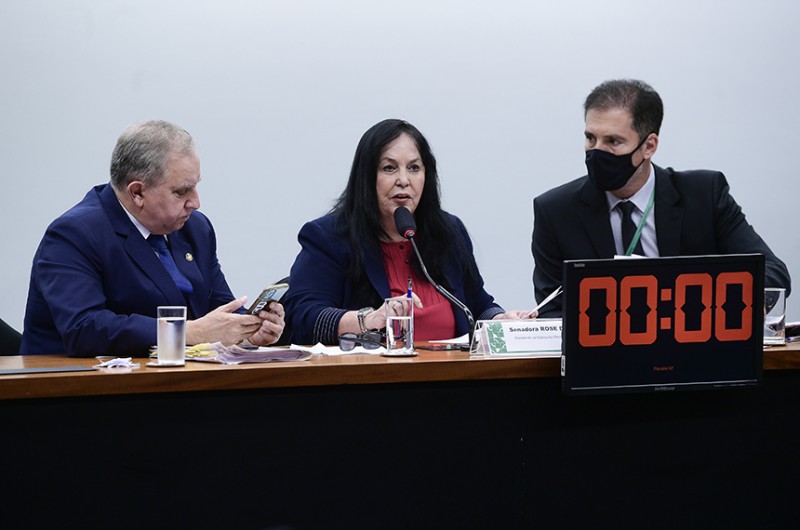 A presidente da Comissão, senadora Rose de Freitas (MDB-ES), decidiu suspender a reunião - Pedro França/Agência Senado