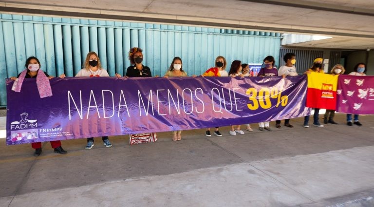 Manifestação na Câmara por maior presença das mulheres na política - (Foto: Lula Marques/FotosPúblicas)