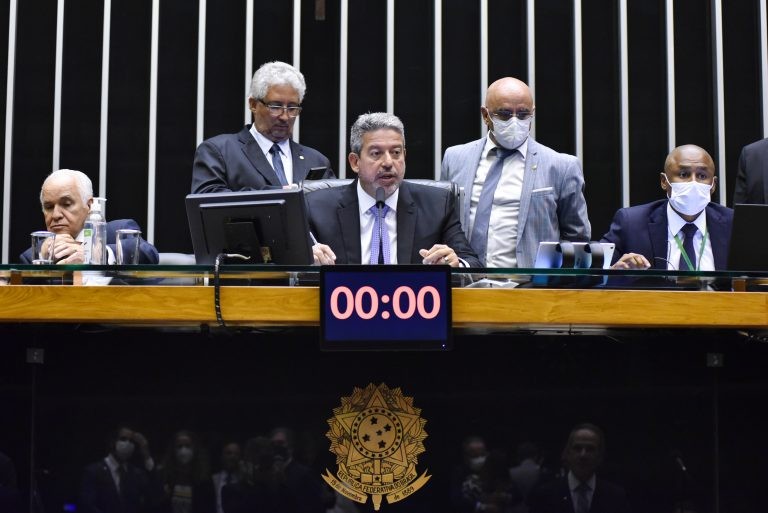 Arthur Lira: tema tem sido discutido semanalmente pelos líderes partidários - (Foto: Zeca Ribeiro/Câmara dos Deputados)