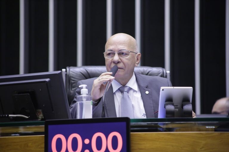  Professor Alcides: portaria peca pela falta de isonomia - (Foto: Paulo Sergio/Câmara dos Deputados)