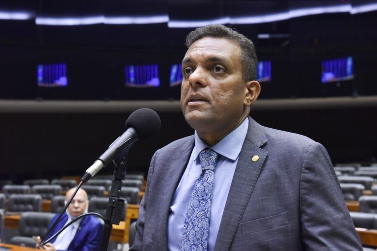 O autor da proposta, deputado Otoni de Paula - (Foto: Zeca Ribeiro/Câmara dos Deputados)