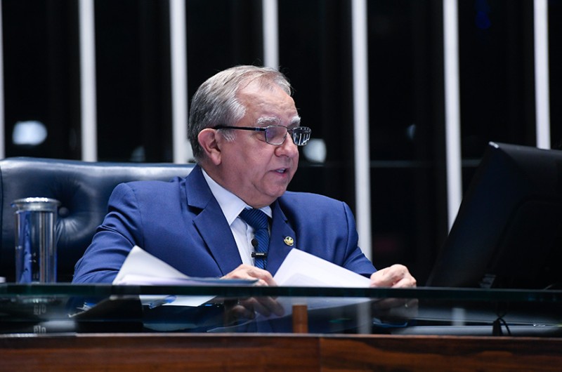 O senador Izalci Lucas, que presidiu a sessão plenária desta terça-feira, foi o autor dos requerimentos para as homenagens - Jefferson Rudy/Agência Senado